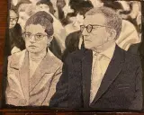 Portret Niny i Dmitrija Szostakowicza. Ona w okularach i perle, on w garniturze, patrzą w różne strony.