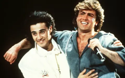 George Michael i Andrew Ridgeley z Wham! na scenie, kiedy powstało "Last Christmas".