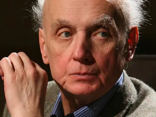 Portret starszego mężczyzny z siwymi włosami, twórcy muzyki do filmu Pan Tadeusz.