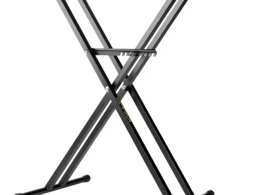 Składany, czarny stojak pod keyboard. Idealny, gdy zastanawiasz się, jak zrobić stojak pod keyboard, który jest stabilny i łatwy w transporcie.