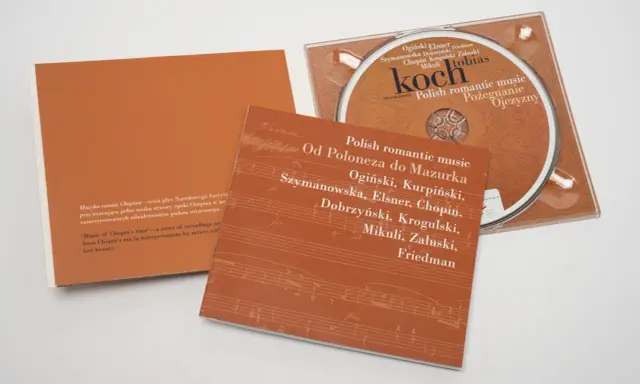 Płyta CD z muzyką polskiego kompozytora Michała Ogińskiego i innych, w tym Chopina.