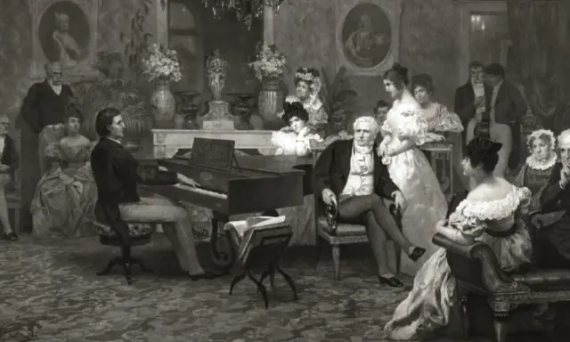 Chopin gra na fortepianie w salonie, otoczony gośćmi. Może to scena, która skłoniła go do myśli, dlaczego Chopin wyjechał z Polski.