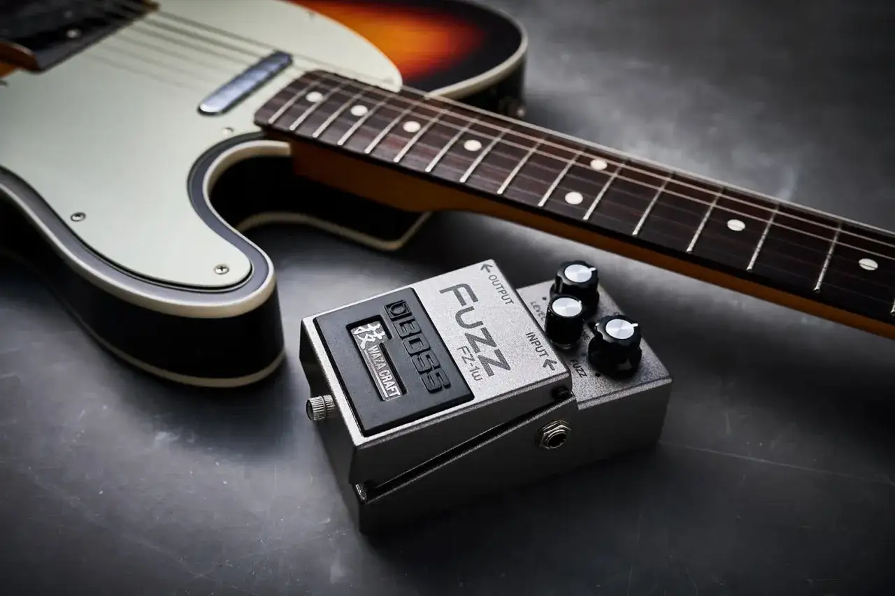 Gitara i efekt fuzz gitarowy BOSS FZ-1W Waza Craft. Gotowy na rockowe brzmienie!