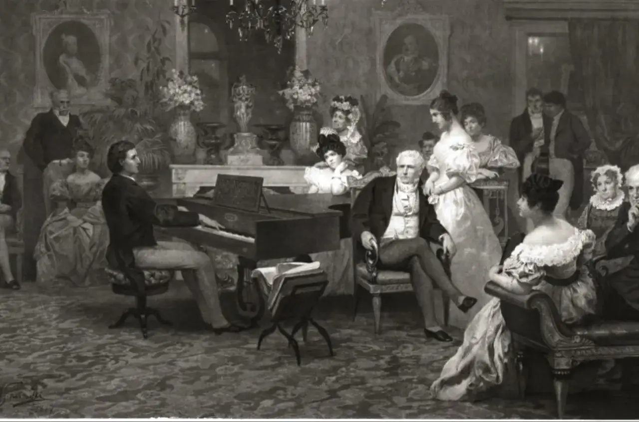 Chopin gra na fortepianie w salonie, otoczony gośćmi. Może to scena, która skłoniła go do myśli: dlaczego Chopin wyjechał z Polski?