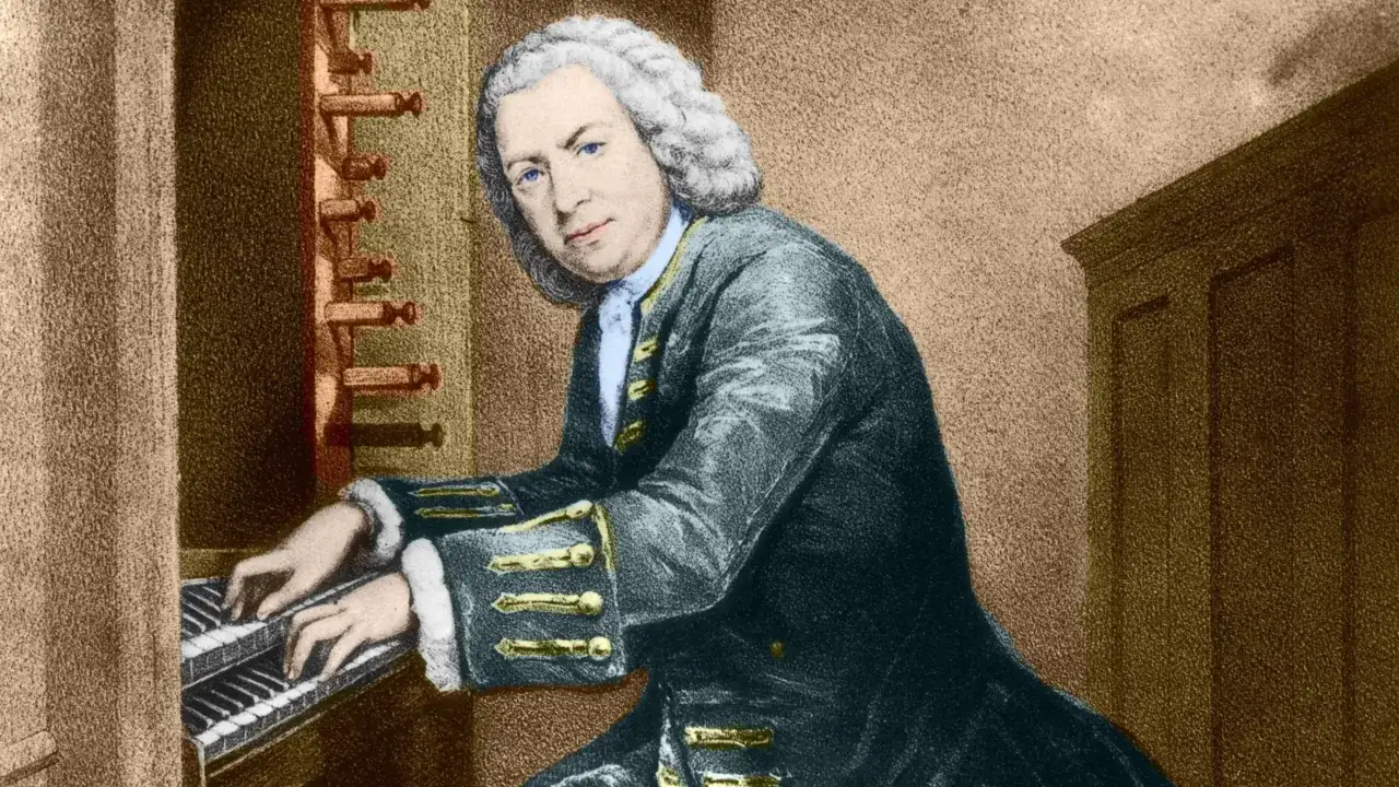 Johann Sebastian Bach, w peruce i eleganckim stroju, gra na organach, tworząc nieśmiertelną muzykę.