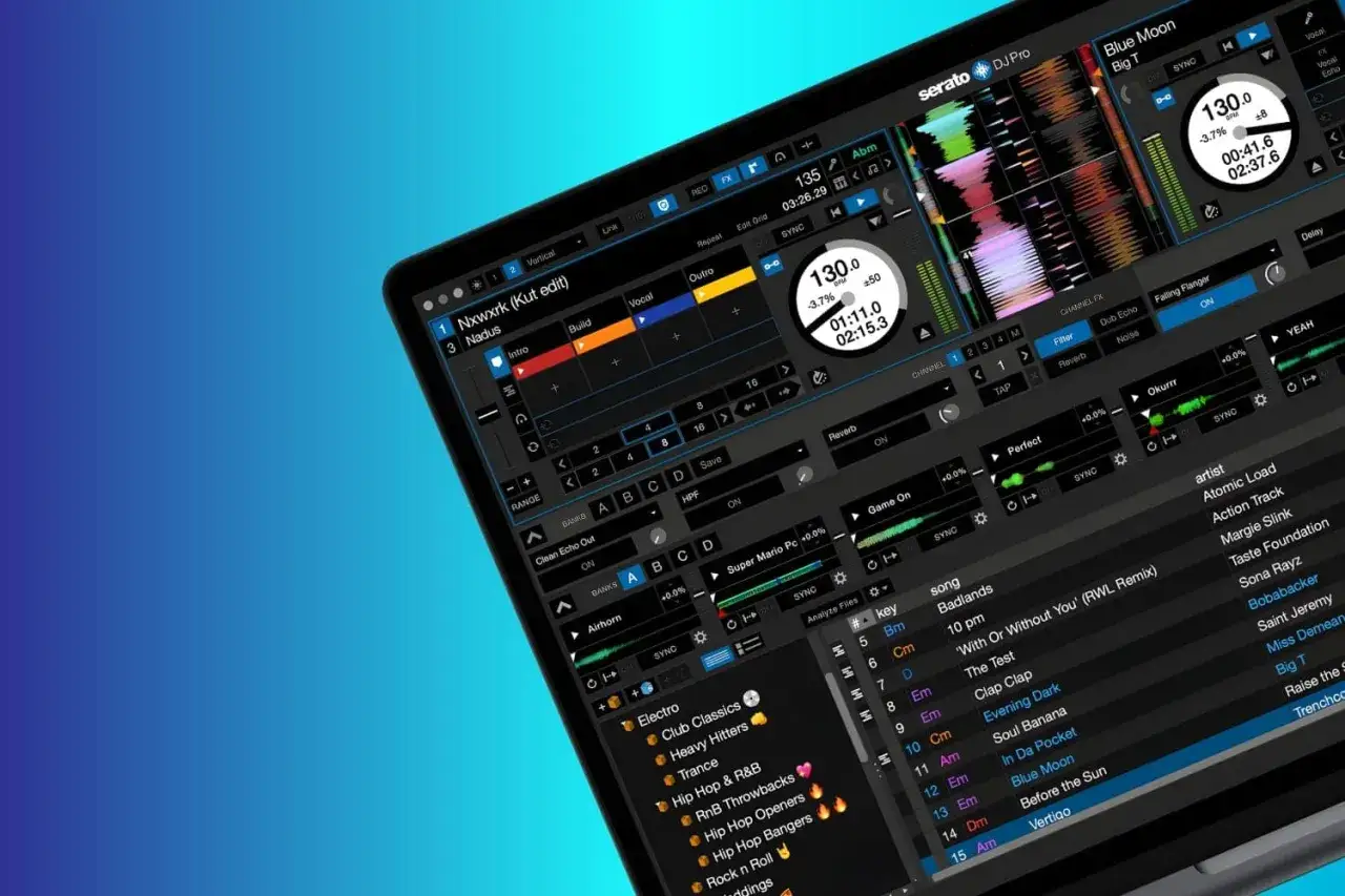 Aplikacja DJ Serato na ekranie laptopa, z falami dźwiękowymi i listą utworów.